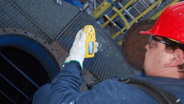 A man using the gas detection device in a plant