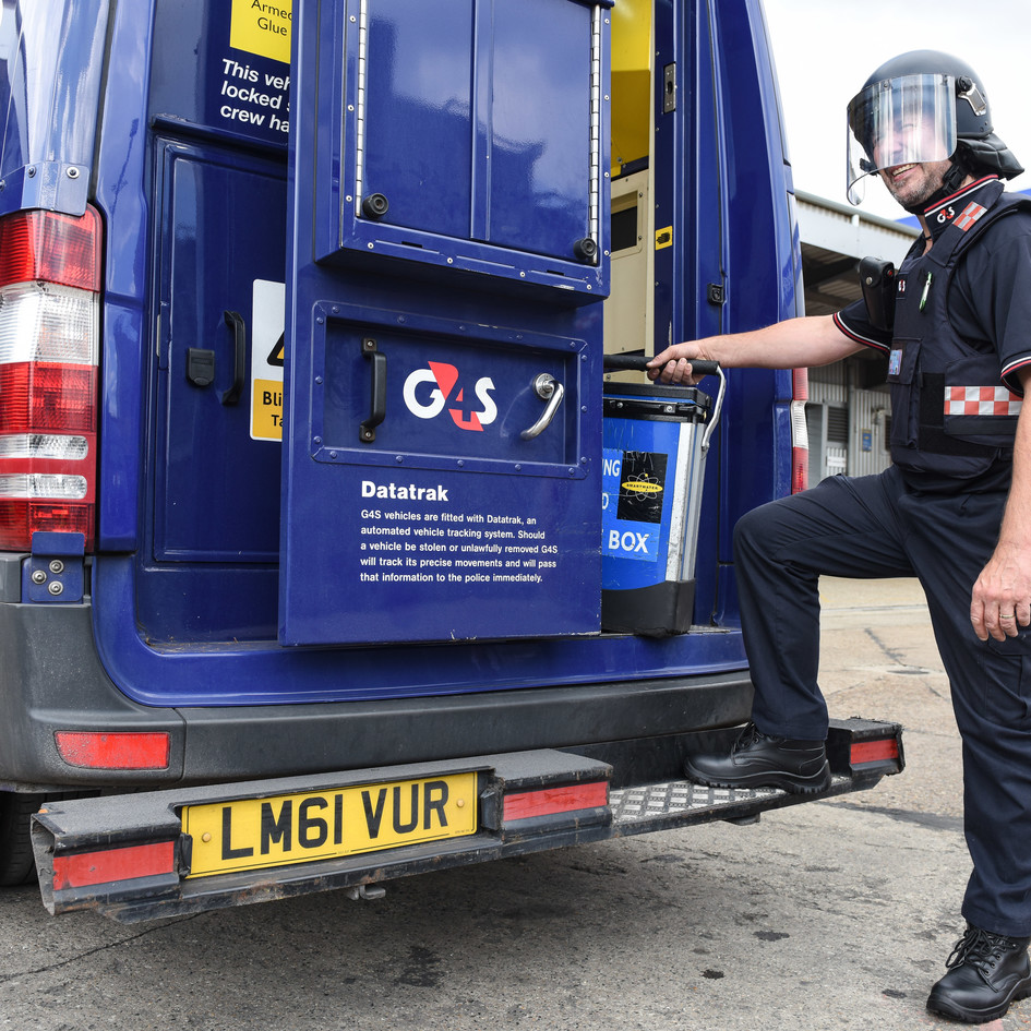 Cash transit vehicle