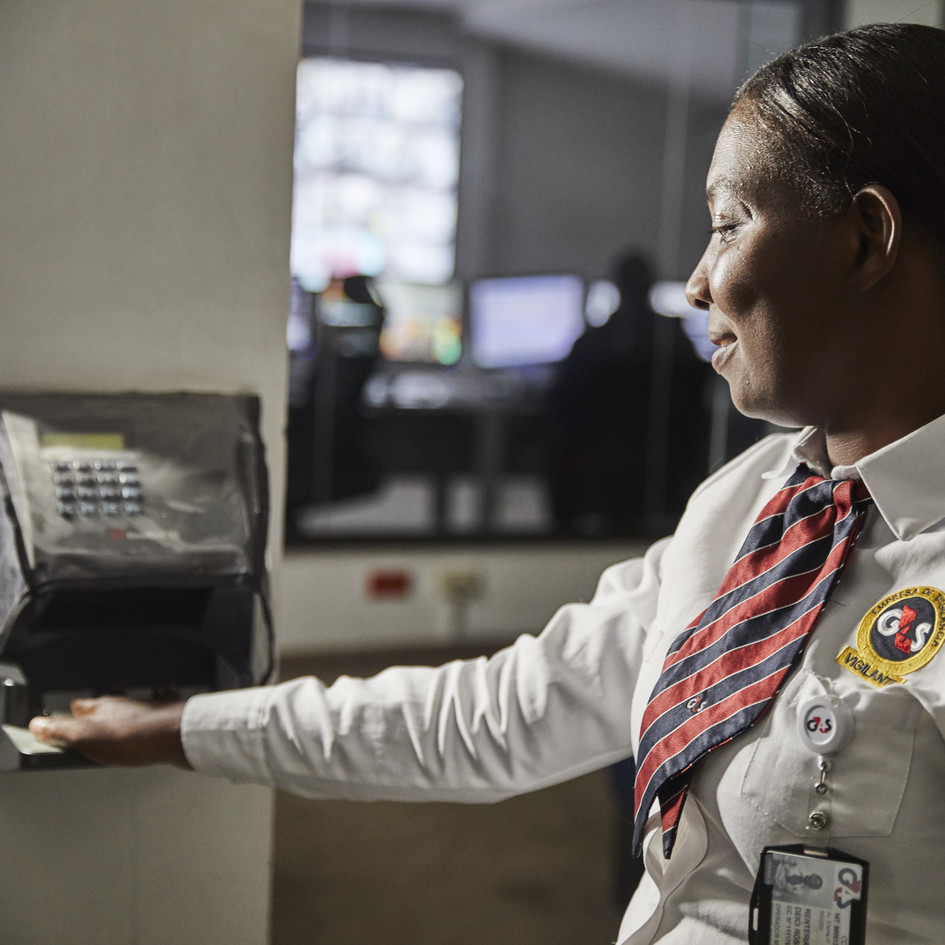 G4S employee using biometric access control