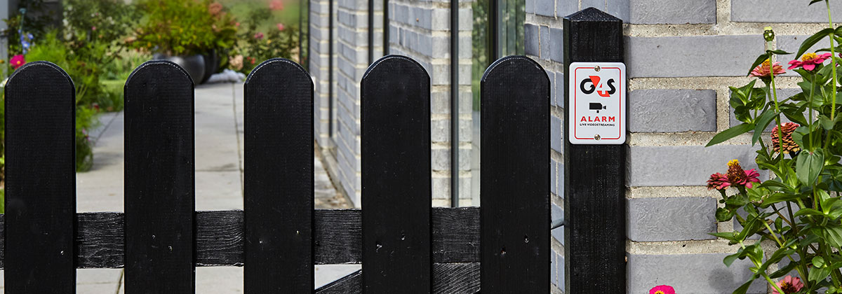 G4S alarmskilt på hegn
