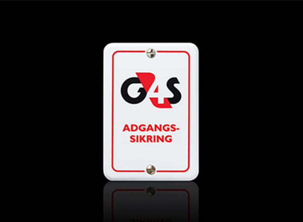 Adgangskontrol skilt med sort baggrund