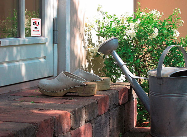 G4S alarmskilt på terrassedør