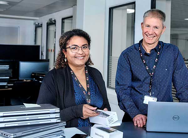 Biola set med en kollega