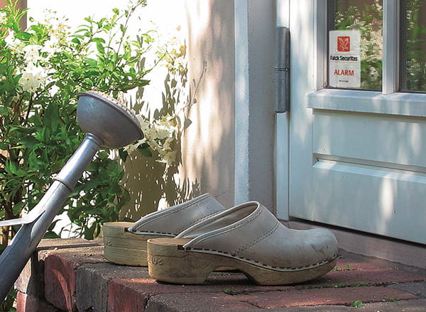 Falck Securitas alarmskilt på en terrassedør