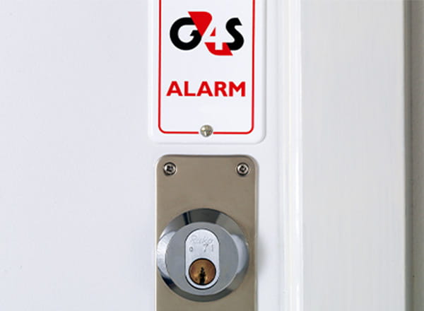 Håntag på dør med nøgleåbning