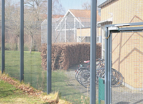 Bygning med mekanisk sikring udendørs