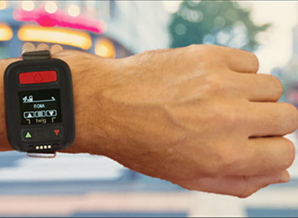 Personalarm placeret på håndled