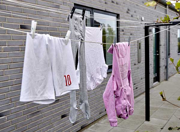Vasketøj hænger på snor