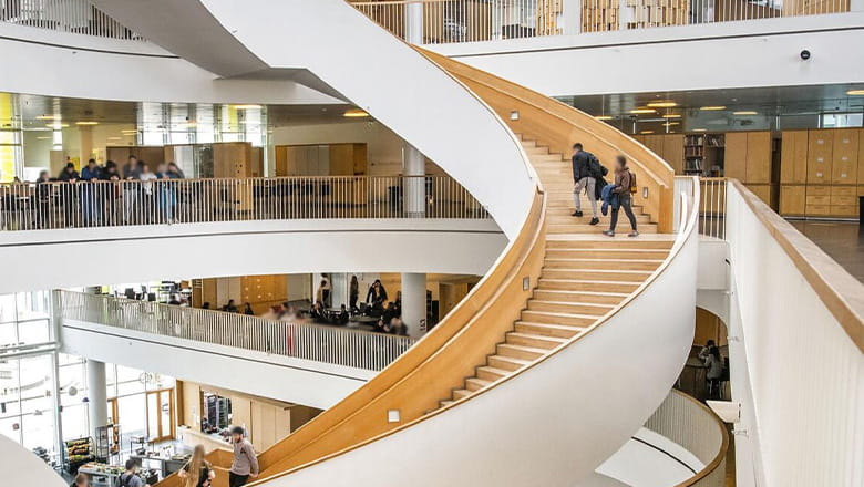 Ørestad Gynmasiums trappe