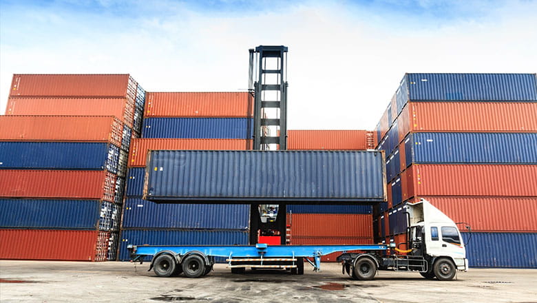 Containere stablet på hinanden