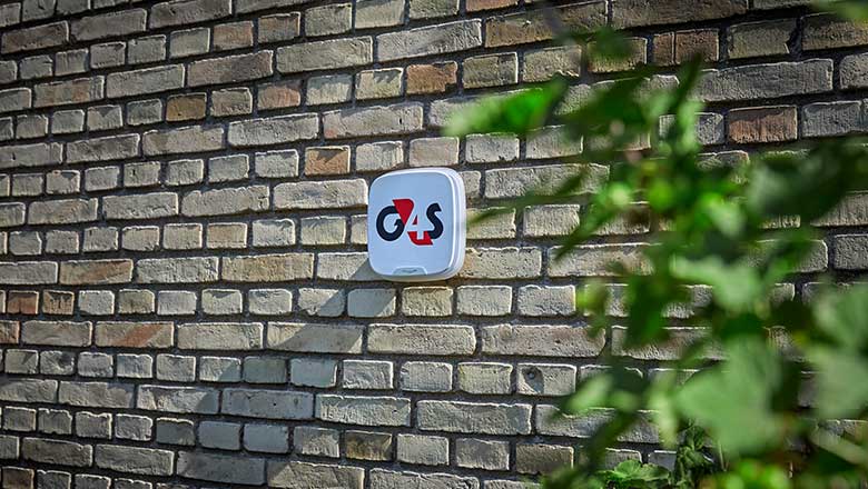 G4S sirene sidder på husmuren