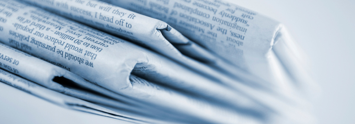 ein Stapel Zeitungen