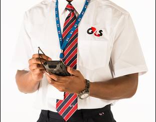 medizin mann mit weißer hemd