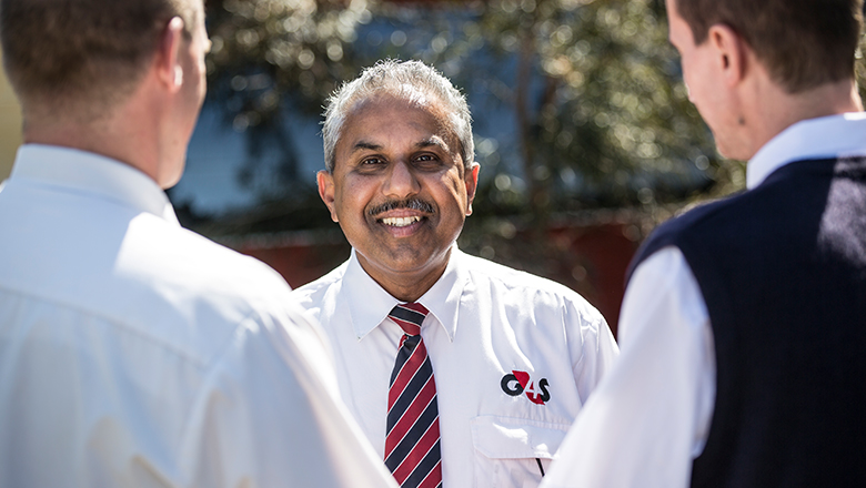 Man in white shirt G4S uniform