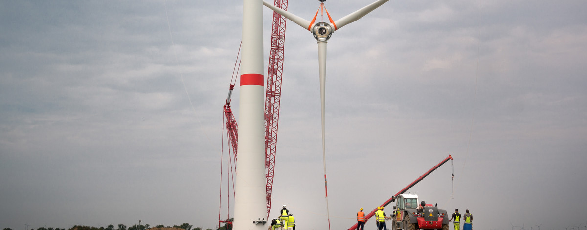 Wind turbine construction at a wind farm