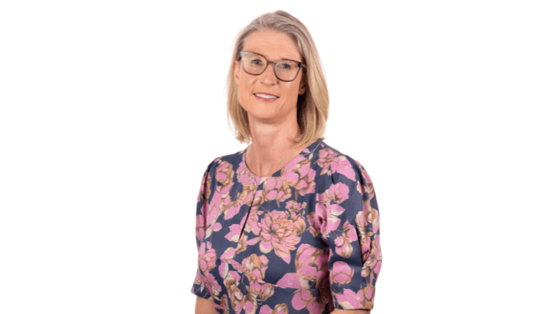 G4S executive  women wearing suit 