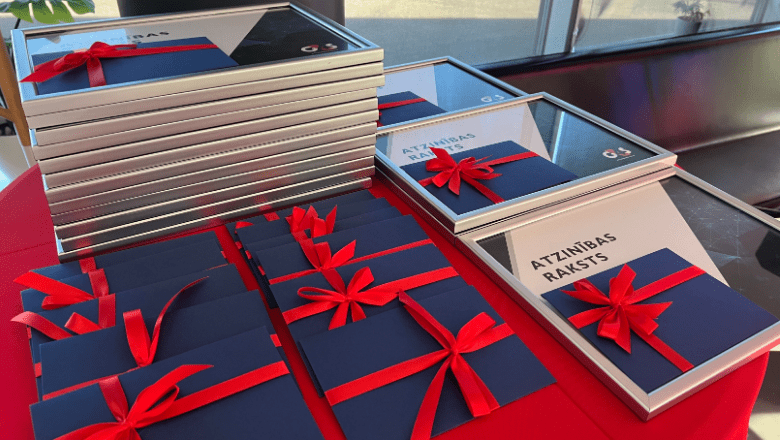 Izglītība un profesionālā attīstība G4S aploksnes un diplomi.