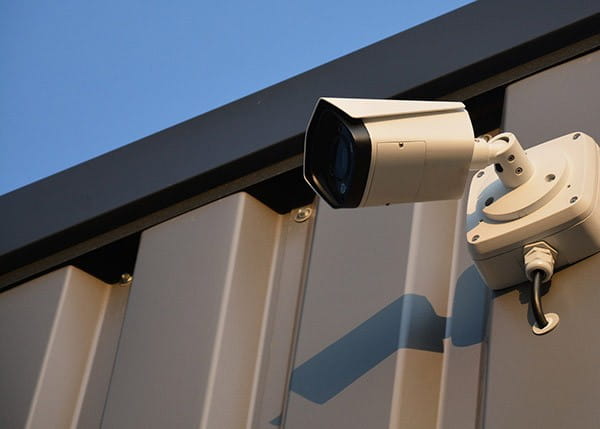 Camera aan wand buiten